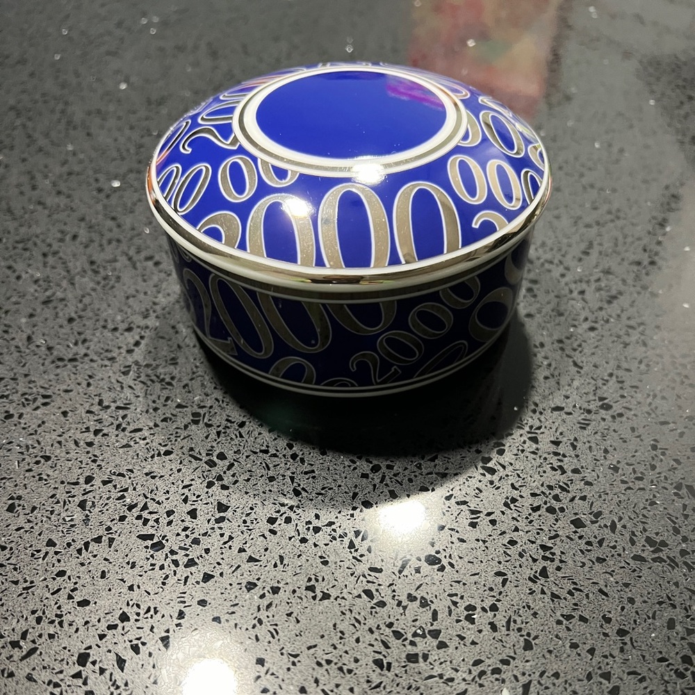 Millennium trinket box‎